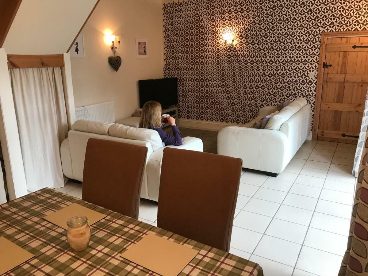 The Stables Villa Hope Bowdler Buitenkant foto